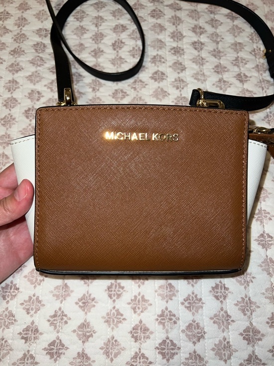 Michael Kors Handbags - Michael Kors Tan and White Crossbody with Gold Hardware